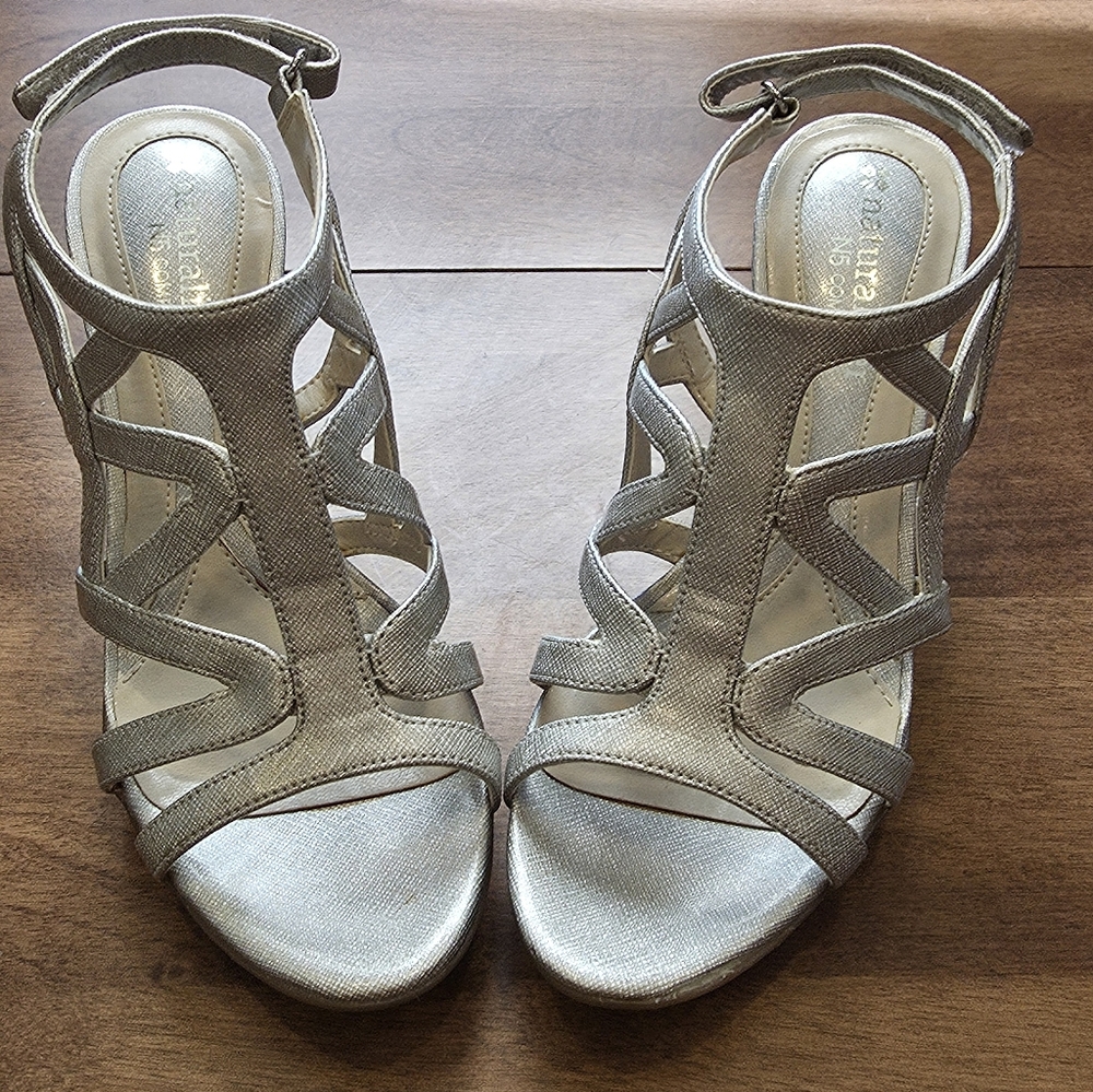 Naturalizer N5 Comfort Metallic Strappy Sandals